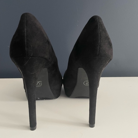 Wendy II Platform Pump- Chinese Laundry - Picture 5 of 6